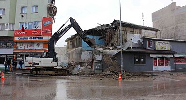 Gürsu'da 2022'de 28 ruhsatsız yapı yıkıldı