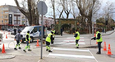 Gürsu'da yaya güvenliği için yol işaretleri yenileniyor