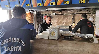 Hakkari Belediyesi dönercileri denetlendi
