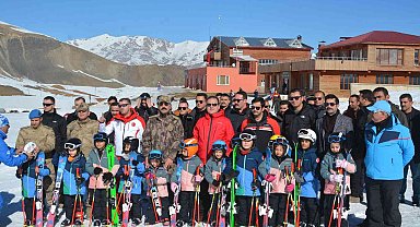 Hakkari'de kayak sezonu açıldı