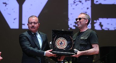 Haluk Levent Gaziantep'te ücretsiz sahne aldı