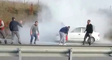Hareket halindeki otomobilde yangın çıktı