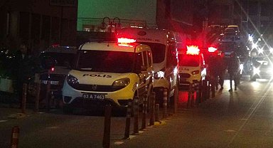 Hastane önünde husumetli grup arasında silahlı kavga: 4 yaralı