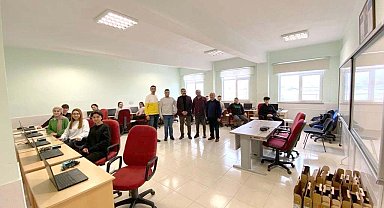 Hediye bilgisayarlar ile bilişim sınıfı kurdular