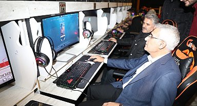 Heyecan ve rekabet dolu e-spor turnuvası sona erdi