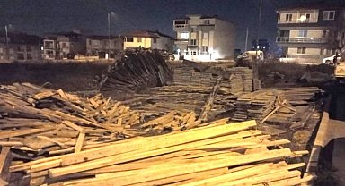 Hırsızlar 200 bin liralık inşaat kalıbıyla yakalandı