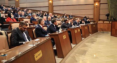 İBB Meclisi'nde İBB'ye "kırmızı kart"