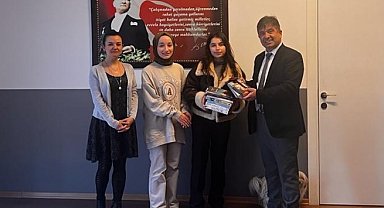 İki okula kitap bağışladılar