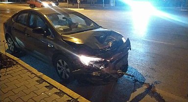 İki otomobil çarpıştı: 1 yaralı