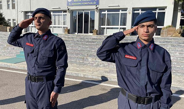 İkizler, aynı birlikte askerlik yapıyor