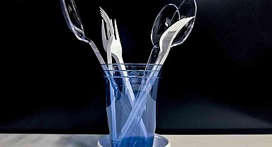 İngiltere'de tek kullanımlık plastiklere yasak geliyor