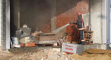 İnşaatta çıkan yangın panik oluşturdu
