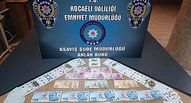 İş yerinde kumar oynatanlara baskın