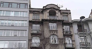 İstanbul'da tarihi pasajda intihar girişimi: Canlı yayın için adeta yarıştılar