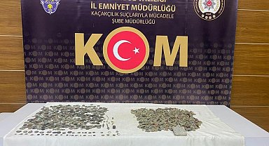 İstanbul'da yolcu otobüsünde 2 bin 154 tarihi eser ele geçirildi