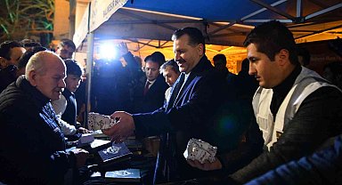 İsveç'teki hain provokasyona 10 bin Kur'an-ı Kerim dağıtarak cevap verdiler