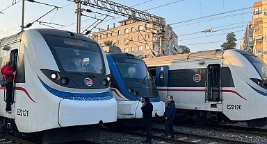 İZBAN arızalandı: Yolcular 'kalasla' tren değiştirdi