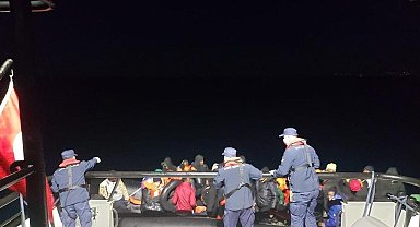 İzmir açıklarında 89 göçmen yakalandı, 33 göçmen kurtarıldı