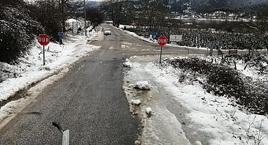 İzmir'in yüksek kesimlerinde karla mücadele başladı