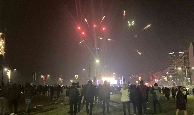 İzmirliler 2023'e Gülşen konseriyle girdi