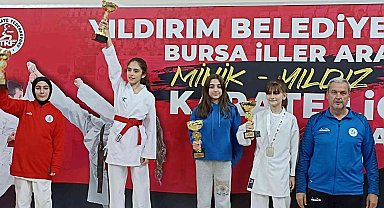 İzmit Belediyesporlu karateciler Bursa'dan madalyalarla döndü