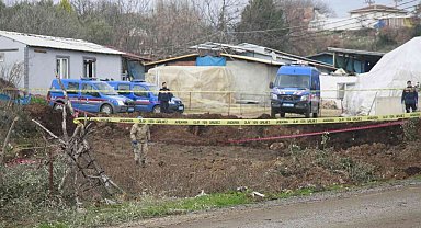 Jandarma dedektörle cinayetin işlendiği suç aletini arıyor