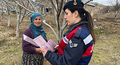 Jandarma, öğrenci ve vatandaşları bilgilendirdi