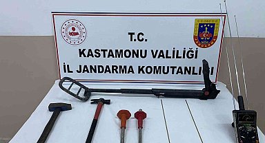 Kaçak kazı yapan 8 define avcısına suçüstü baskın