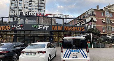 Kadıköy'de poligona gelen şahıs silahla kendi kafasına ateş etti
