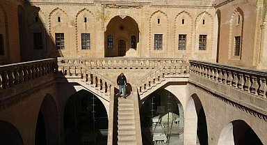 Kadim şehir Mardin'in tarihi taş yapıları mimarisiyle dikkat çekiyor
