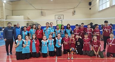 Kağızmanlı öğrenciler şampiyonluğa doymuyor