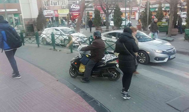 Kaldırımları onların mı yayaların mı?