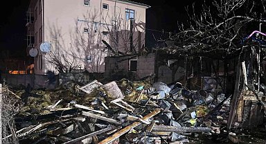 Kalorifer kazanı patladı, alevler geceyi aydınlattı