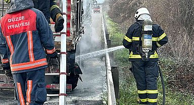 Kamyonun lastikleri tutuşunca otoyol tek şeride düştü
