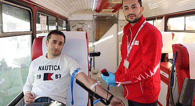 Kan bağışlayana atkı ve maç bileti hediye