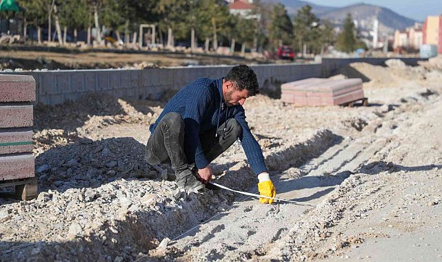 Kanal imalatının tamamlandığı projede kaldırım çalışmalarına başlandı