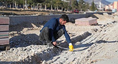 Kanal imalatının tamamlandığı projede kaldırım çalışmalarına başlandı