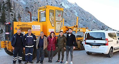 Kar sebebiyle araçları yolda kalan 4 vatandaş kurtarıldı