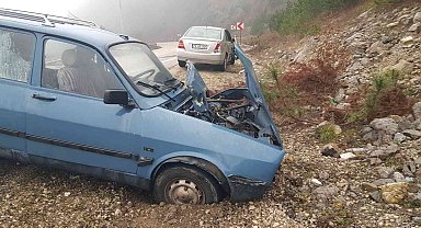 Karabük'te iki otomobil çarpıştı: 3 yaralı