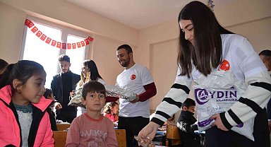 Karadeniz Ereğli Yurt Müdürlüğünden köy çocuklarına karne hediyesi