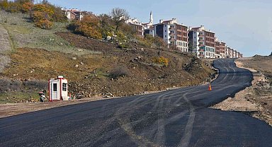 Karesi Belediyesi yeni TOKİ yolunu asfaltladı
