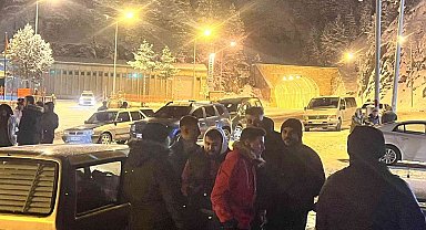 Karın keyfini Zigana Dağı'nda horon ve kolbastı oynayarak çıkardılar
