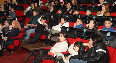 Karne heyecanı yaşayan minikler film gösteriminde buluştu