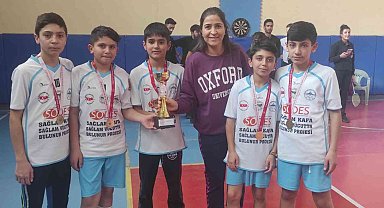 Kars'ta okullar arası Badiminton turnuvası sona erdi