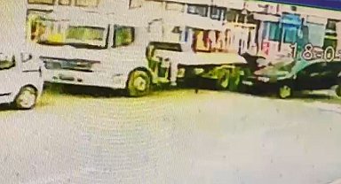 Kars'ta seyir halindeki aracın çarptığı kişi hayatını kaybetti: O anlar kamerada