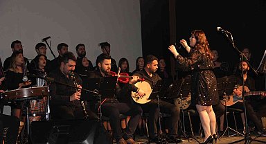 Kars'ta Türk Müziği Korosu dinletisi yoğun ilgi gördü