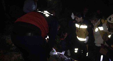 Kayalıklardan düşen adam 2 saat sonunda kurtarıldı