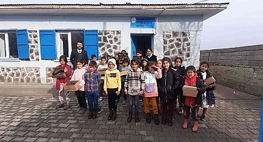 Kayapınar Belediyesi 2 bin çocuğa bot hediye etti