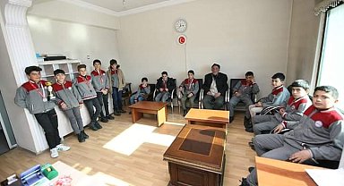 Kaymakam Nasır sporcu öğrencileri kabul etti