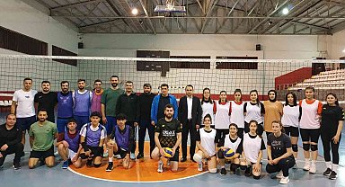 Kaymakam Partal voleybol sporcularına moral verdi